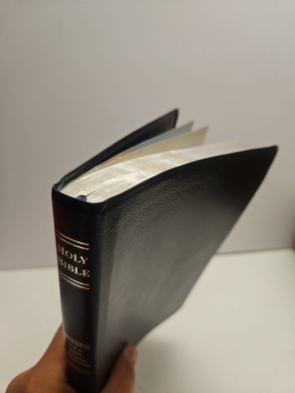 NKJV Slimline Holy Bible 3016 Black Leather Nelson 1999 New King James Version